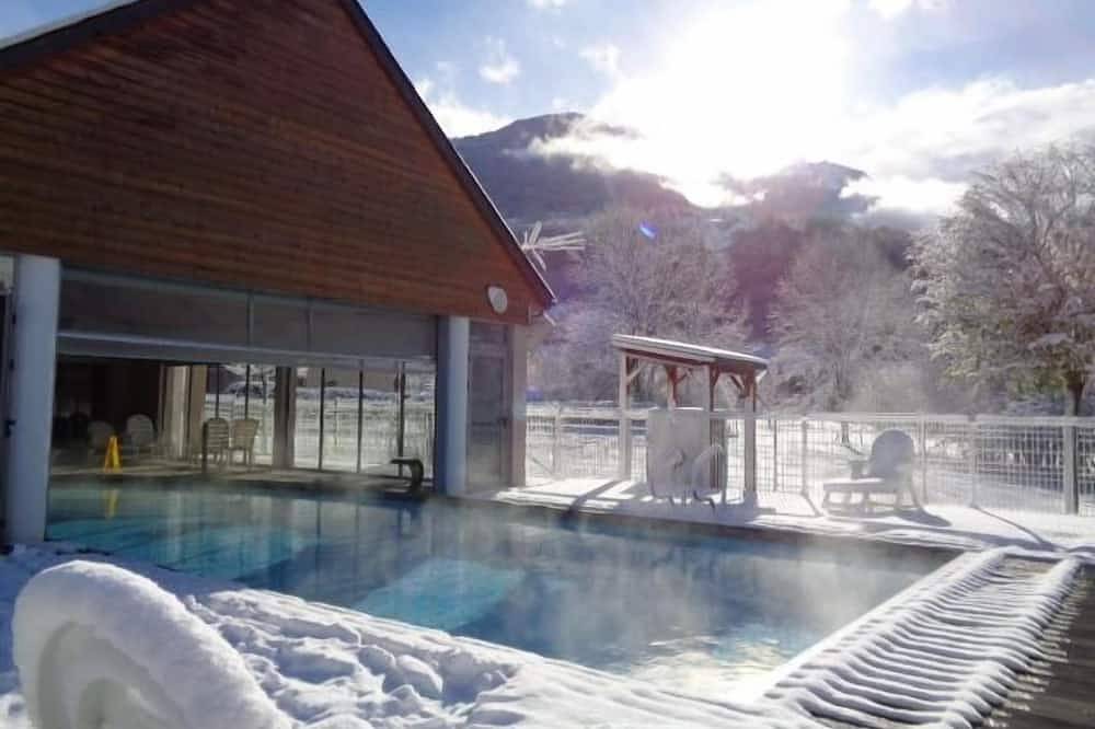 Entire apartment, Wifi, view mountain, swimming pool, sauna, hammam, terrace, balcony, parking, tv, ski locker, 33m² in Luz-Saint-Sauveur, Pyrenees National Park
