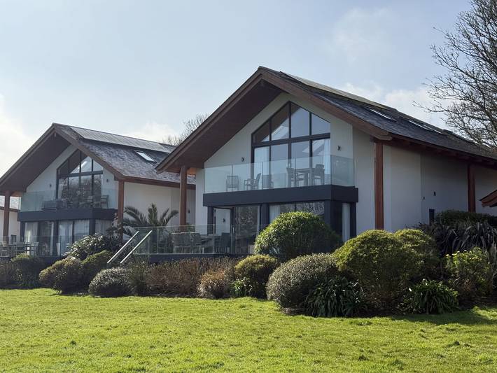 Albergue para 10 personas, con balcón y jacuzzi además de piscina y jardín - 1