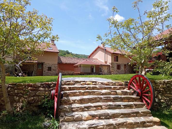 Casa rural para 4 personas, con vistas y jardín, Se admiten mascotas en Valdesamario