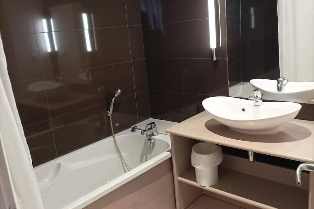 Appartement entier, 3ème étage, piscine, hammam, parking, télévision, 55m², Pra Loup in Jausiers, Parc national du Mercantour