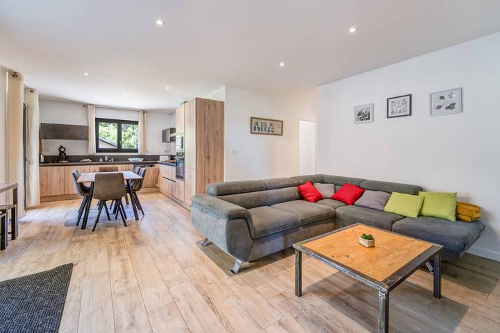Entire apartment, 'Aux Pieds Des Pistes - Appt A' Apartment with Mountain View, Wi-Fi, and Air Conditioning in French Pyrenees