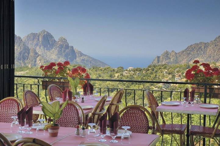 Hôtel pour 2 personnes, avec vue et terrasse ainsi que jardin et piscine à Évisa - 2