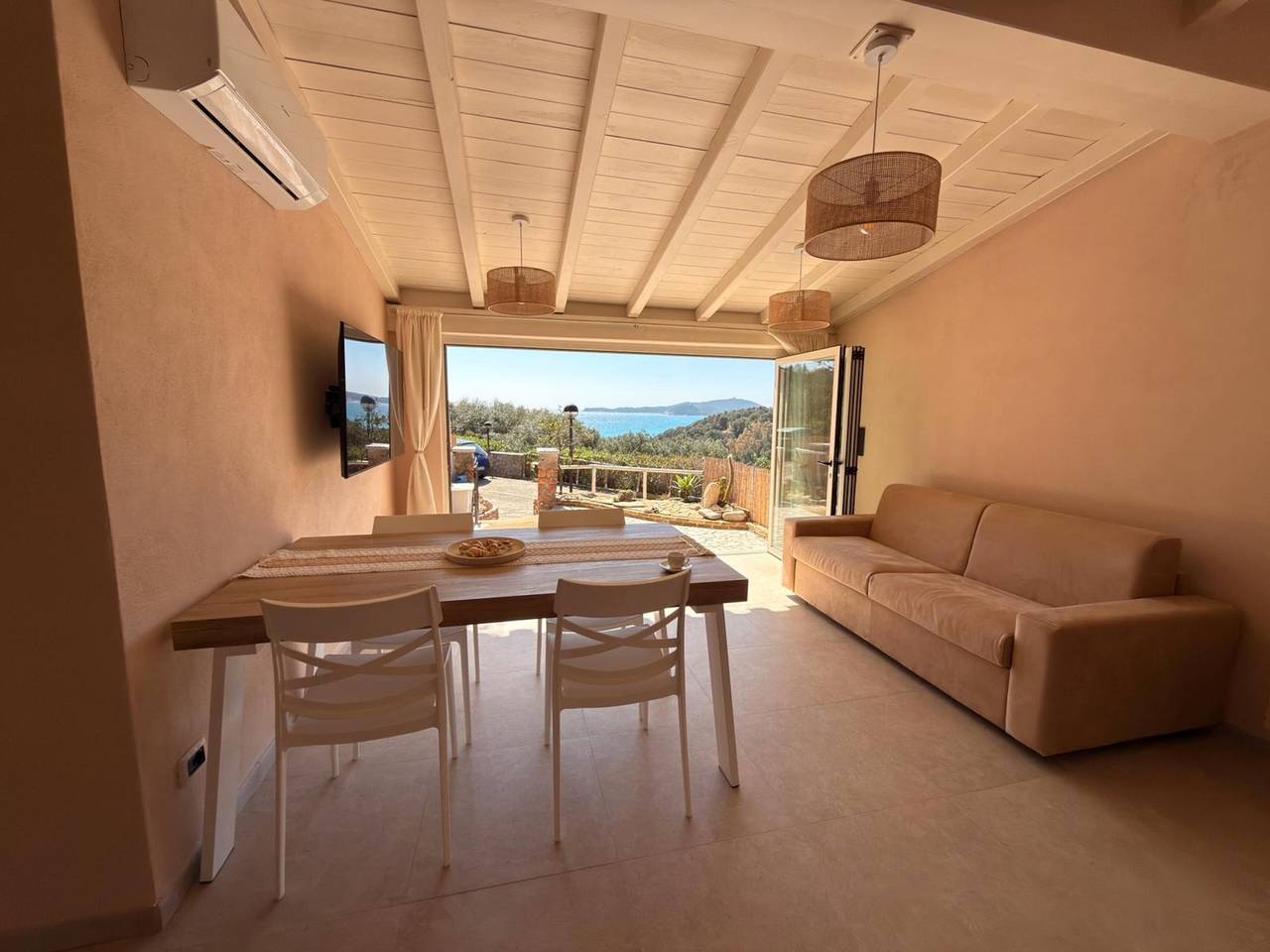 Casa Adele Porto Luna in Punta Molentis, Simius