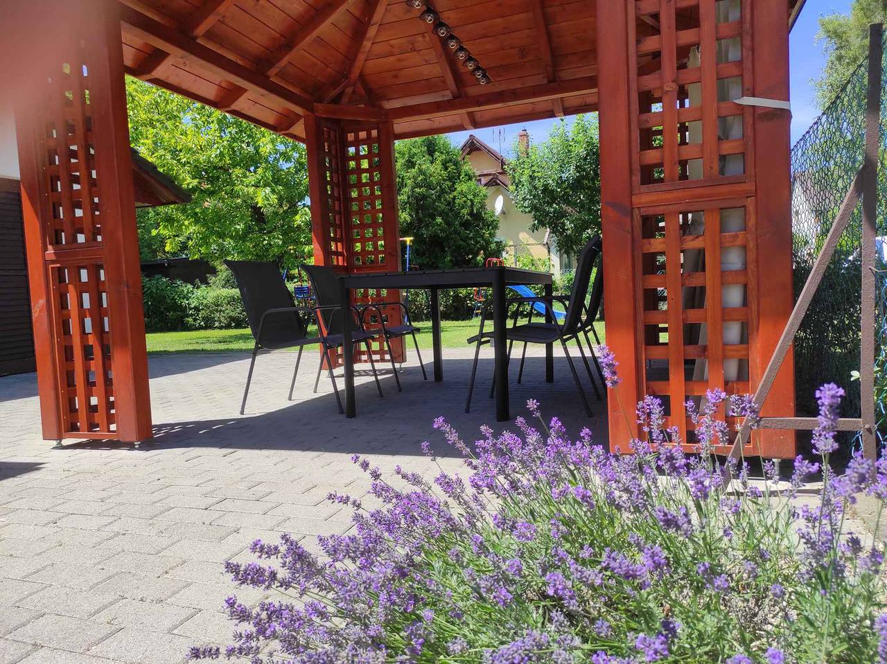 Ferienhaus mit Waschmaschine und Gartenpavilion  in Balatonfenyves, Plattensee Südufer