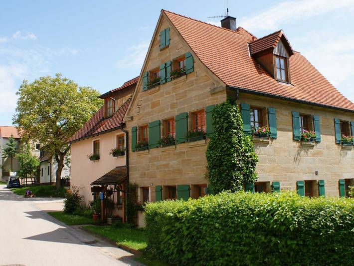 Ferienwohnung für 3 Personen, mit Balkon und Garten sowie Seeblick und Ausblick in Franken - 2