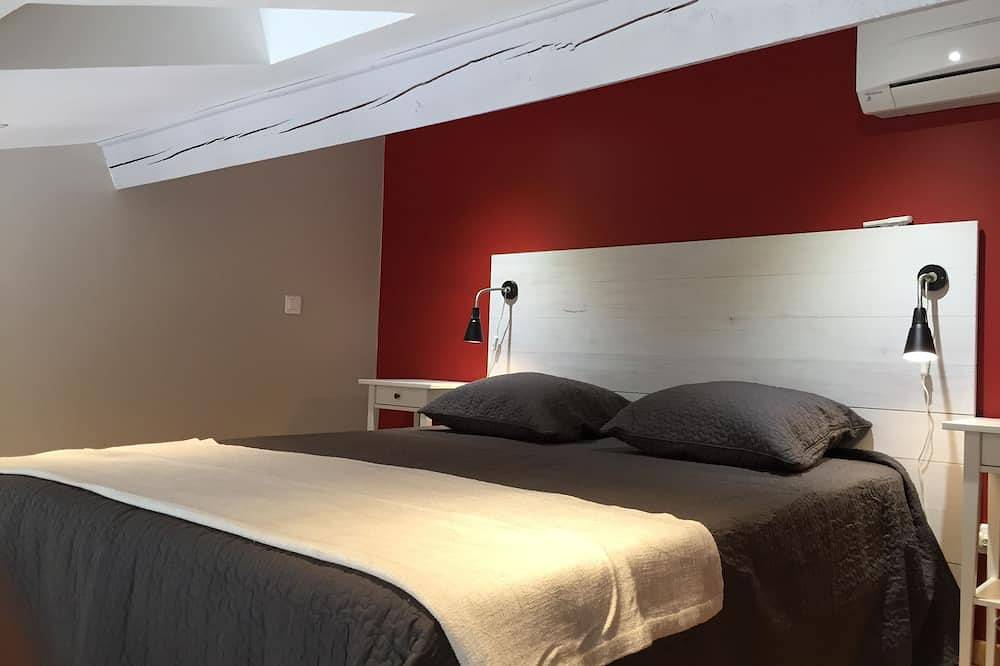 New Ad - Charming quiet house, air conditioning, shared pool in Châteaurenard, Arles region