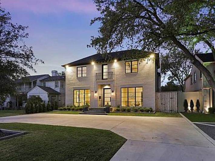 Vacation rental for 10 people, with yard and balcony in University Park