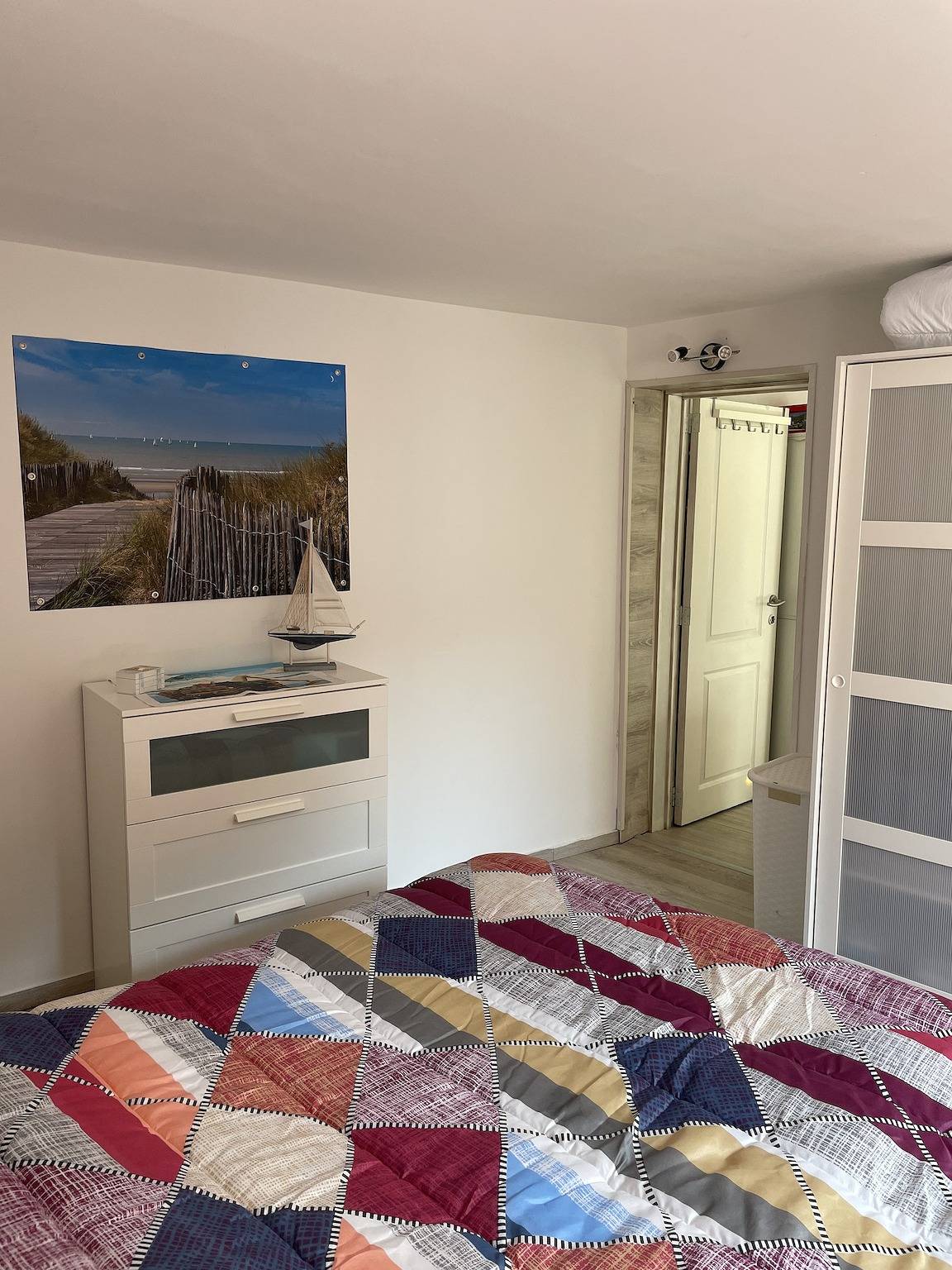 Geheel appartement, Ruim appartement in Charleroi 100 m² met parkeren 5 pers in Charleroi, Henegouwen