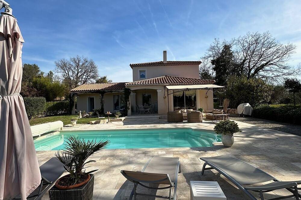 Villa provençale de 150m2 avec piscine et stationnement au calme. in Draguignan, Région de Draguignan