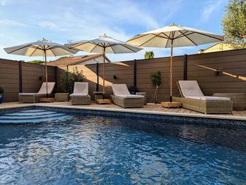 Maison de vacances pour 11 personnes, avec jardin ainsi que piscine et terrasse, animaux acceptés dans l' Hérault