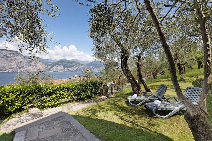Appartamento intero, Appartamento 'Appartamento Garden' con vista lago, Wi-Fi e aria condizionata in Brenzone, Prealpi Gardesane