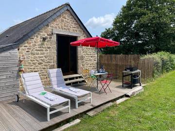 Gîte pour 2 personnes, avec jardin et vue à Ploemel
