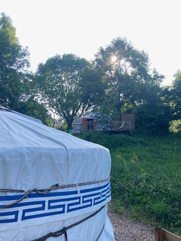 Tente pour 4 personnes, avec terrasse ainsi que vue et jardin dans le Lot - 4