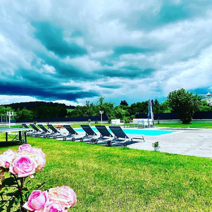 Villa pour 16 personnes, avec Balcon et Terrasse ainsi que Jardin et Piscine