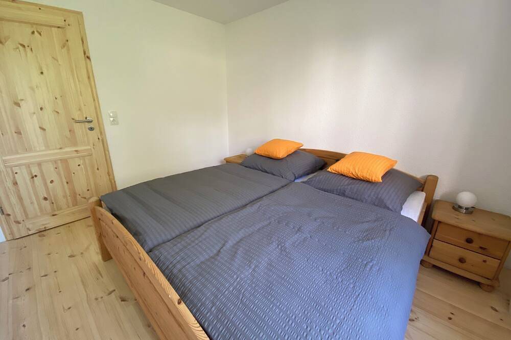 Ganze Wohnung, Ferienwohnungmit offener Küche in großzügigem Haus mit Hof und Garten in Muldestausee, Dübener Heide