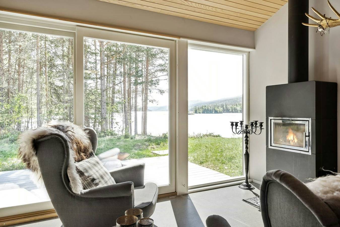 Historisk hytteidyll ved Espedalsvannet in Gausdal 