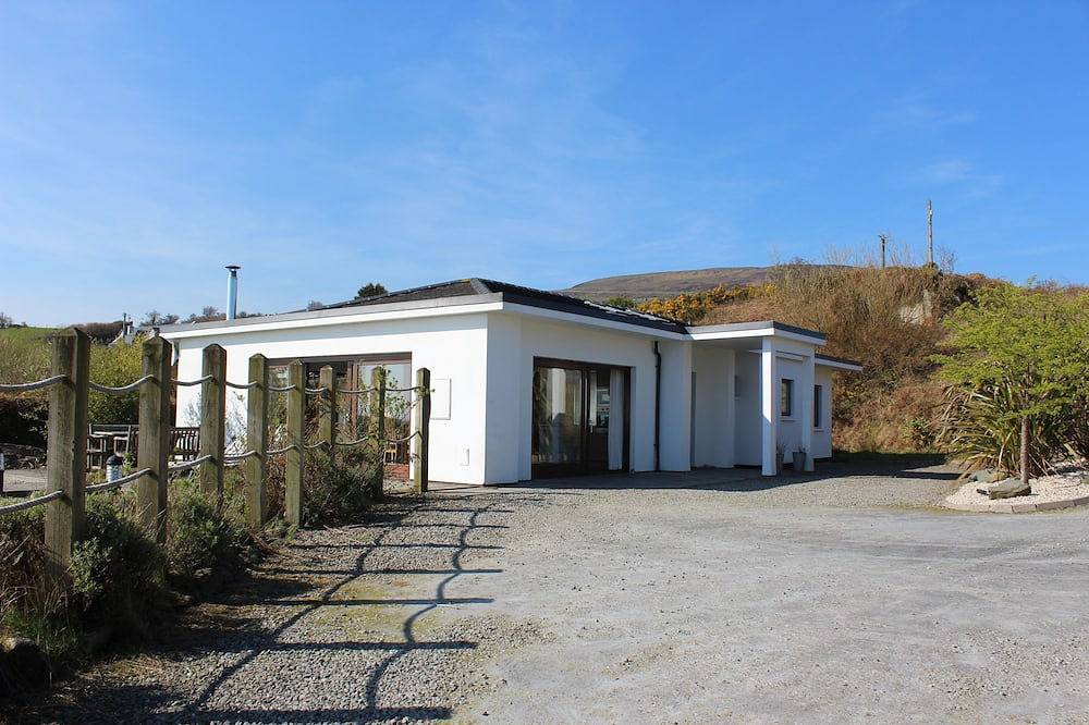 Tara's House. Contemporary luxury house, fabulous sea views on Wild Atlantic Way in Inishowen, County Donegal