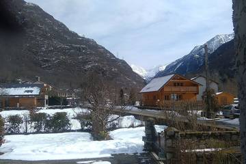 Gîte pour 8 personnes, avec piscine et terrasse ainsi que jacuzzi et jardin à Orlu