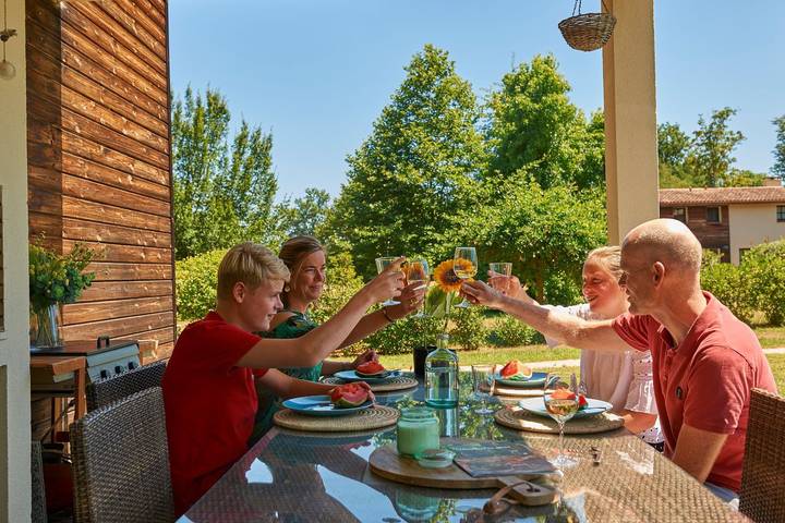 Villa pour 8 personnes, avec piscine et jardin ainsi que bassin pour enfant et terrasse, animaux acceptés en Gironde - 3