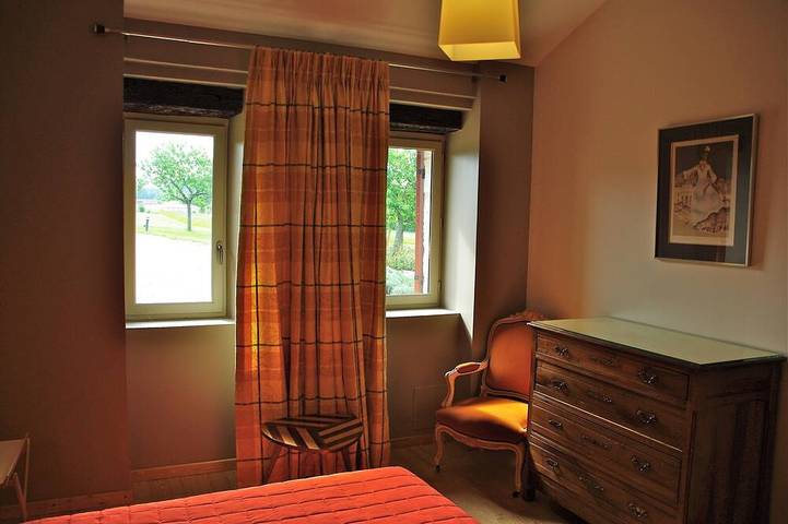 Gîte pour 4 personnes, avec terrasse ainsi que piscine et jardin à Bouniagues - 2