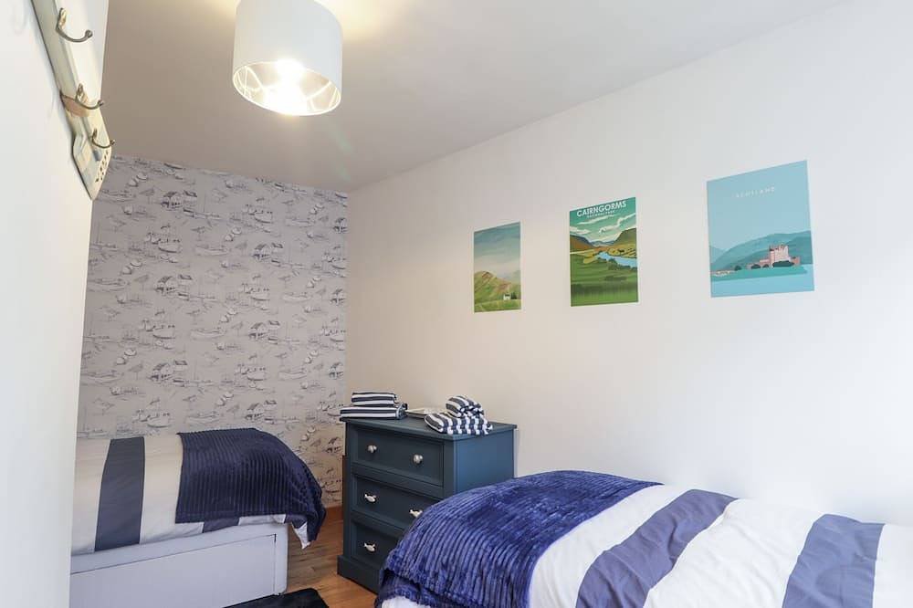 2 Seafield Place, pet friendly, character holiday cottage in Portsoy in Portsoy, Aberdeenshire