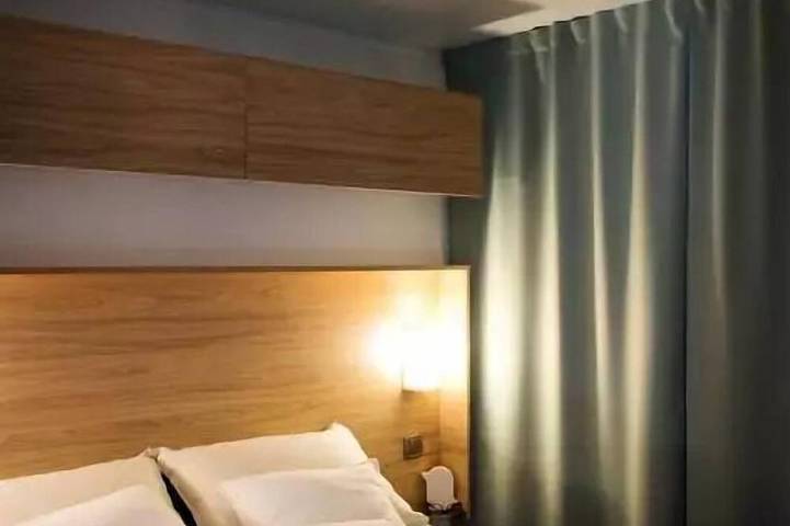 Wohnwagen für 6 Personen, mit Pool und Terrasse in Lourdes - 2