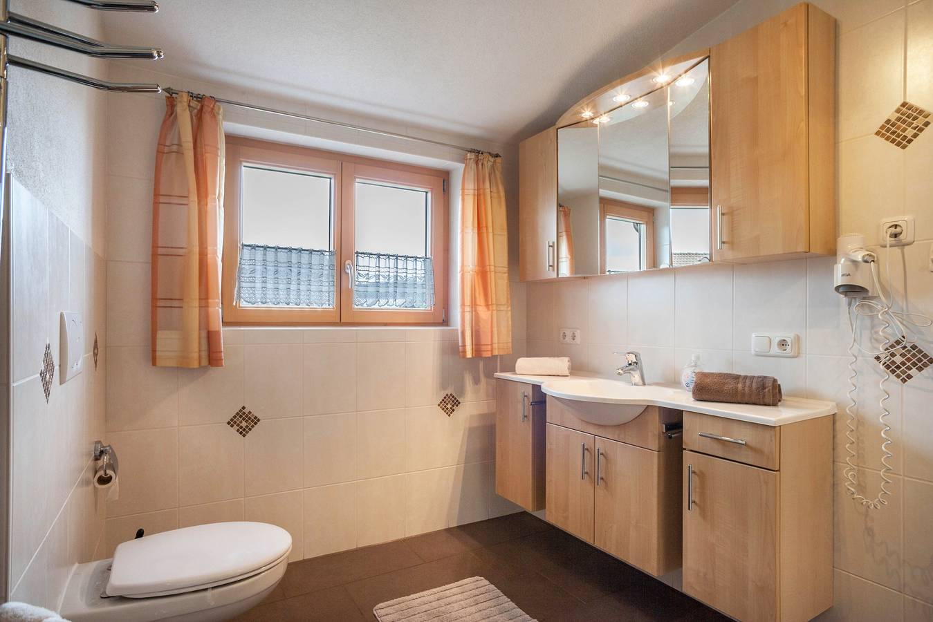 Appartement 'Schloßberg' met uitzicht op de bergen, balkon en Wi-Fi, foto 13