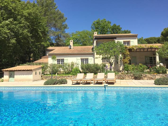 Gîte pour 8 personnes, avec piscine à Bagnols-en-Forêt