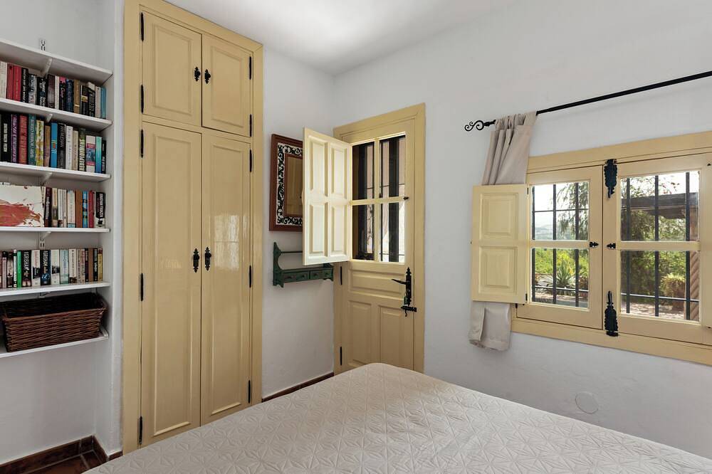 Country House 'Los 2 Cedros' with Mountain View, Wi-Fi and Air Conditioning in San Pablo de Buceite, Jimena de la Frontera