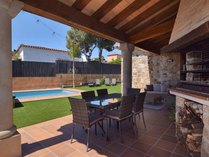 Location de vacances pour 8 personnes, avec piscine et jardin à Santa Cristina d'Aro - 2