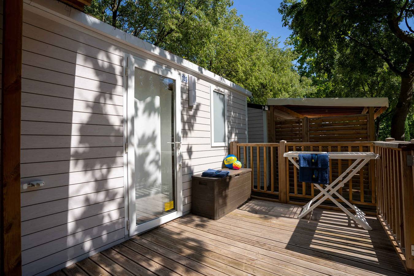Mobilehome mit Klimaanlage und Terrasse mit Meerblick  in Novigrad, Tar-Vabriga