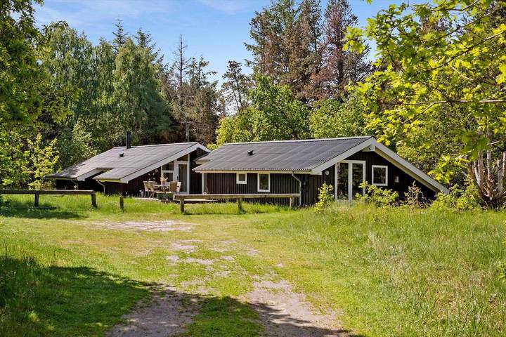 Ferienhaus für 10 Personen, mit Terrasse und Whirlpool sowie Pool und Sauna, kinderfreundlich