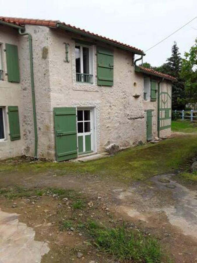 Four-Bedroom House in Queaux, Vienne (France)