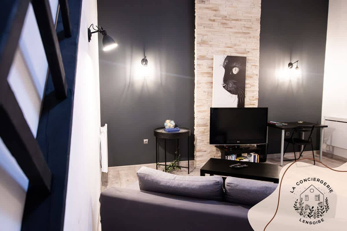 Appartement entier, Le Grenier, Wifi, 2 pers, Centre ville, Bollaert in Lens, Région de Lens