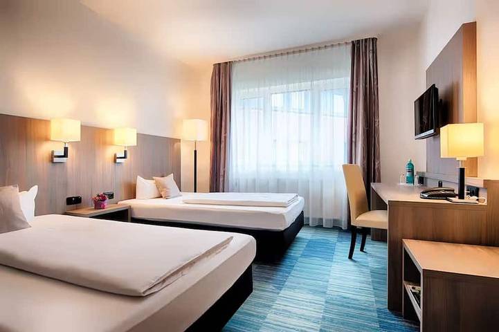 Twin Room Retreat | Garden Views | Minutes to Ruhr Park Shopping in Bochum, Ruhrgebiet