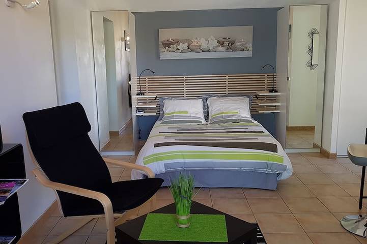 Gîte pour 2 personnes, avec terrasse ainsi que jardin et sauna, animaux acceptés à Flassans-sur-Issole - 2