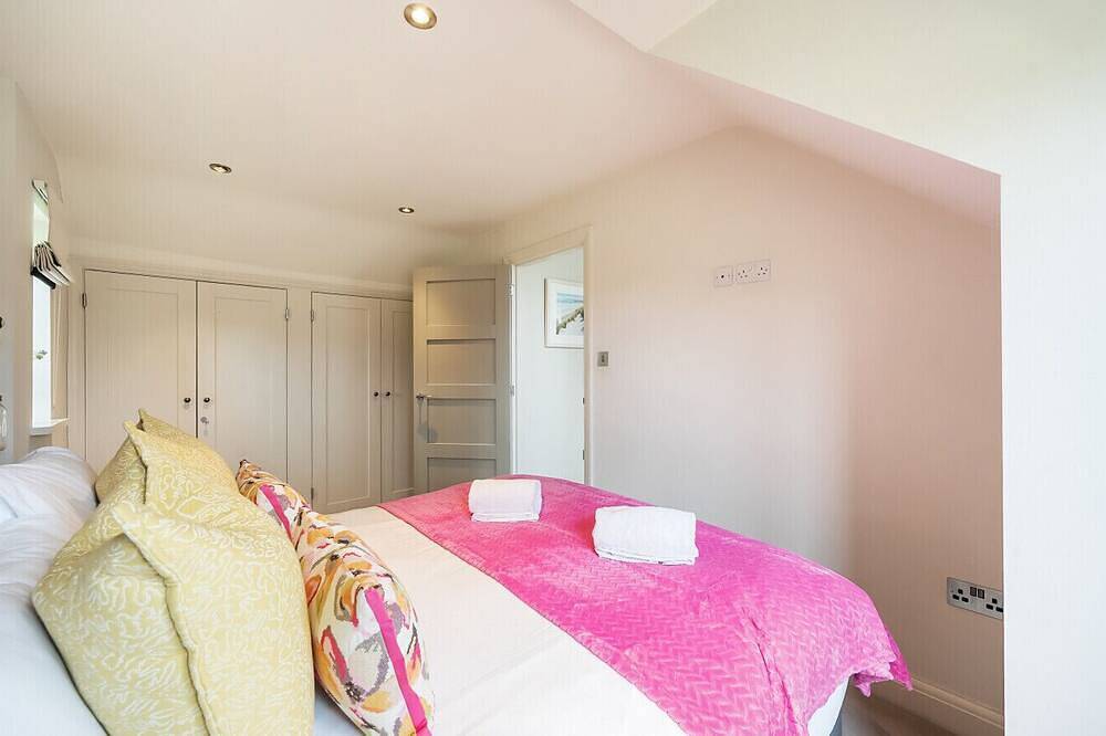 Luxury Countryside Retreat with Pool | Surrey Hills Escape - Pass the Keys in Effingham, Guildford