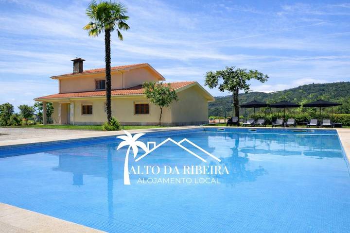 Casa de férias para 10 pessoas, com piscina e jardim e ainda vista em Póvoa de Lanhoso
