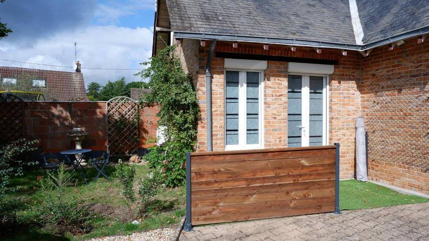 Gîte pour 2 personnes, avec Terrasse ainsi que Jardin et Piscine à Nançay