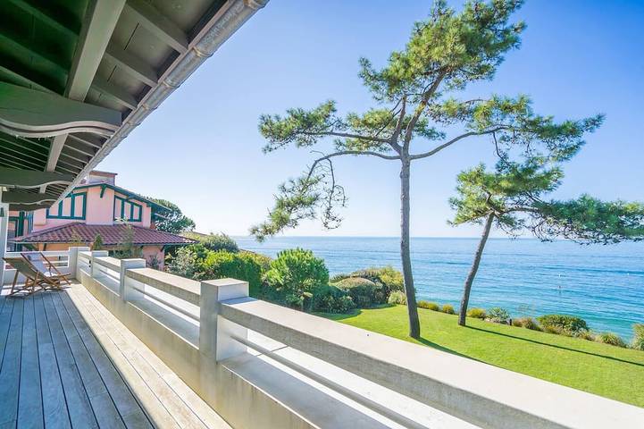 Gîte pour 14 personnes, avec jardin et balcon dans Plage Aintza Le Lac
