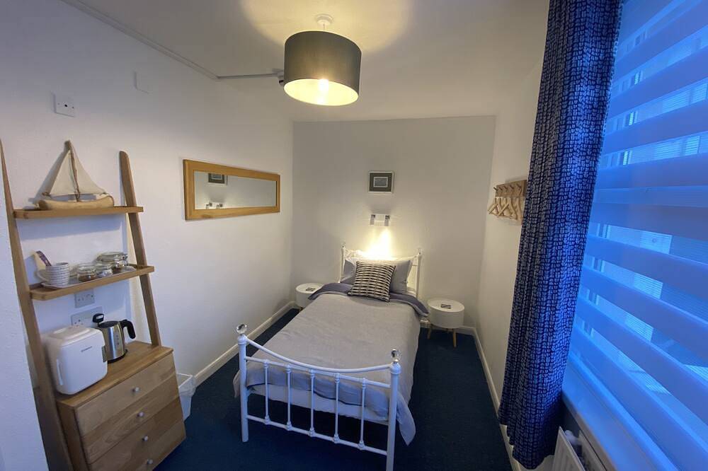 Comfy & Cosy Room by the Sea in Torquay, Torbay