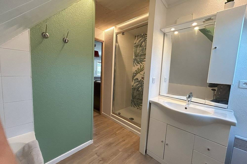Entire apartment, Apartment with parking, wifi, Thonon near the thermal baths in Thonon-les-Bains, Thonon-les-Bains region