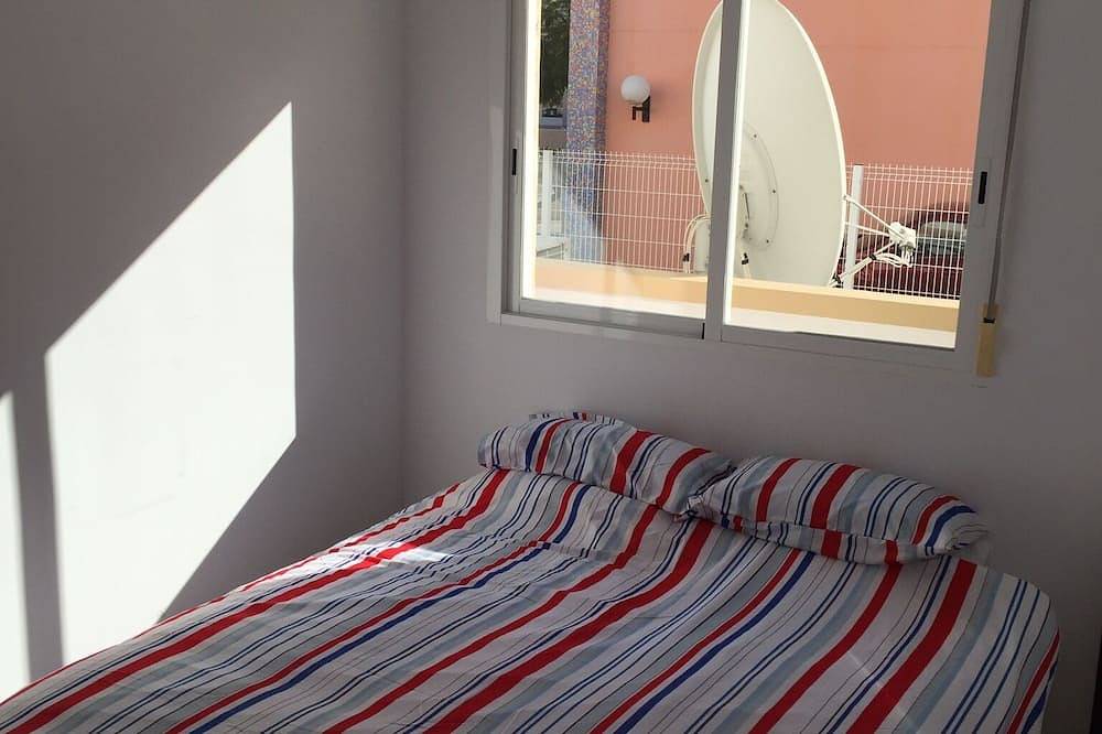 Apartamento entero, Apartamento de lujo en planta baja con una gran terraza, a minutos a pie del Arenal in Playa del Arenal, Jávea