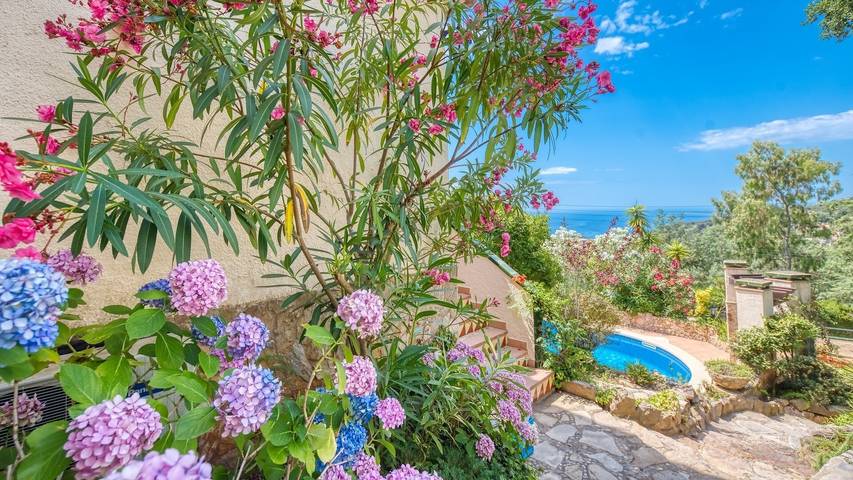 Villa "Costacabana - Cleo" con vistas al mar, piscina privada y Wi-Fi in Lloret de Mar, Costa Brava