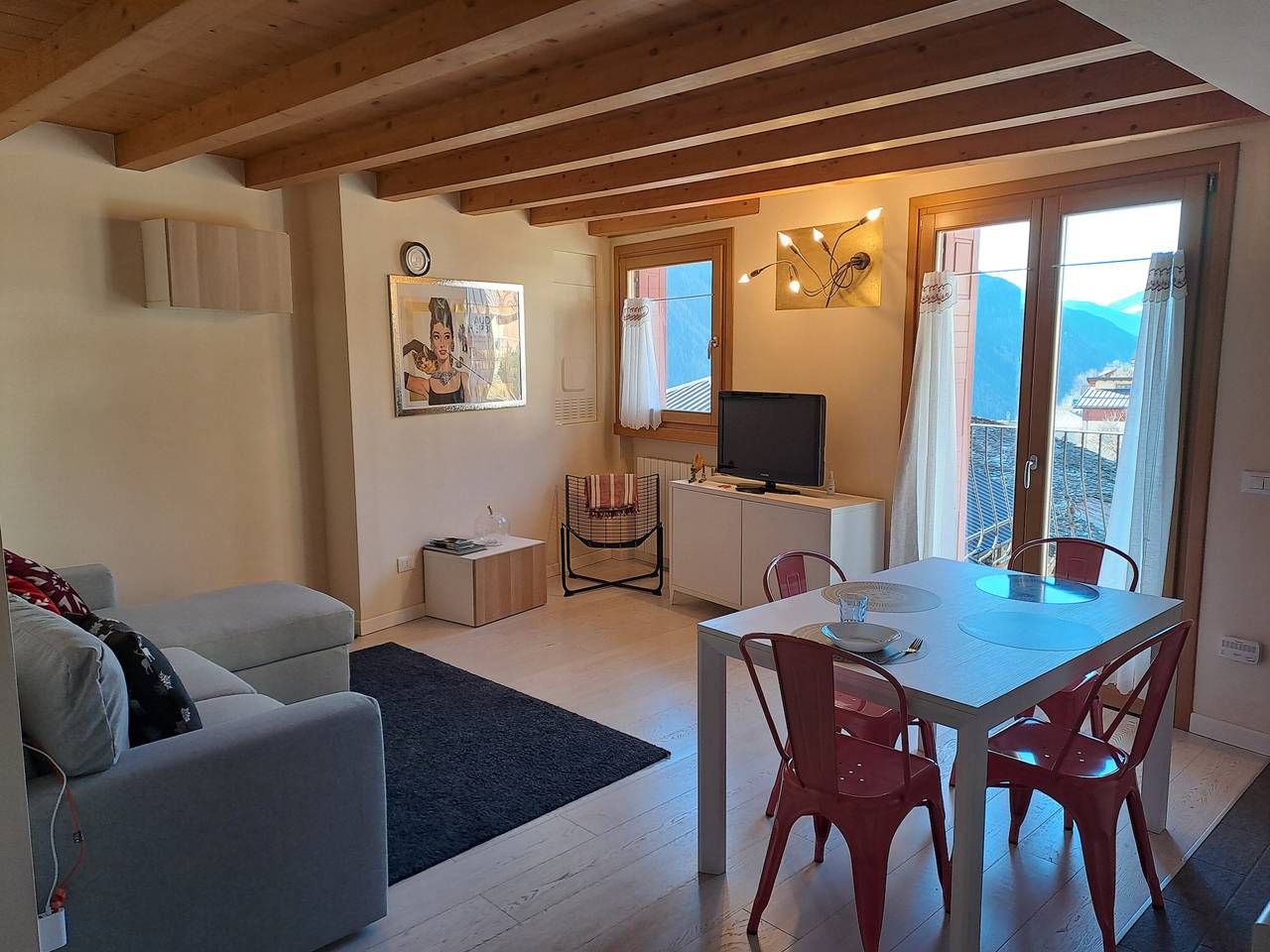 Appartamento intero, Appartamento 'La Casa Di Allegra' con vista sulle montagne e balcone in Vione (villaggio), Vione