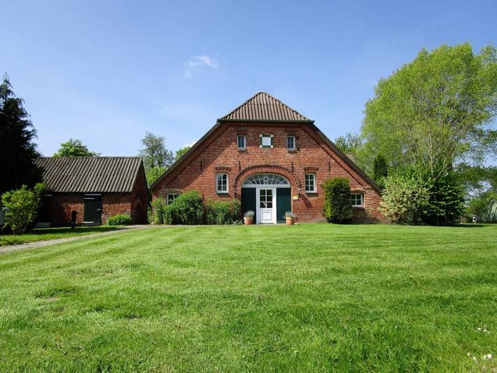 Ferienwohnung für 6 Personen, mit Terrasse und Garten sowie Pool und Sauna, mit Haustier in Stadland