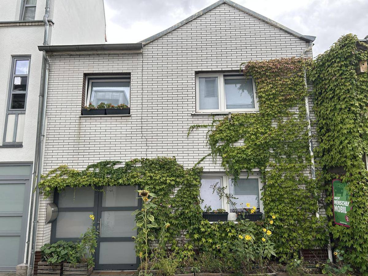 Single Room with Shared Bathroom in Bonn, Rhénanie