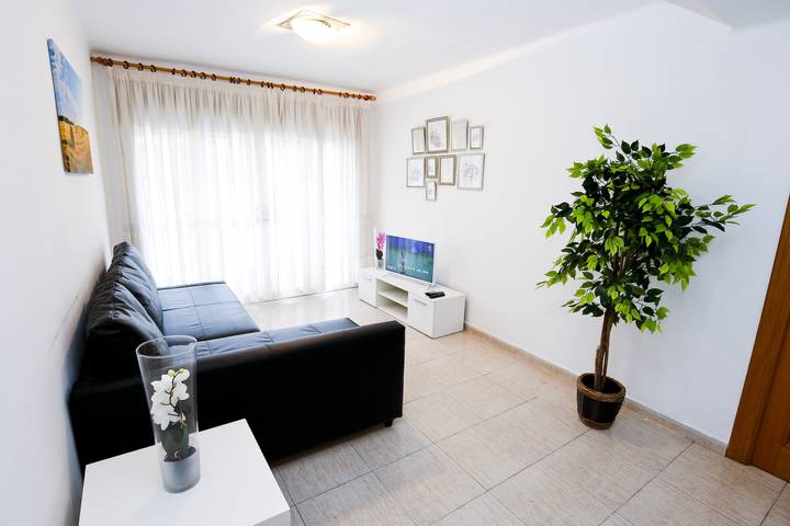 Apartamento entero, Pineda 5 con piscina comunitaria, playa a 100m in Platja de la Pineda, Costa Dorada