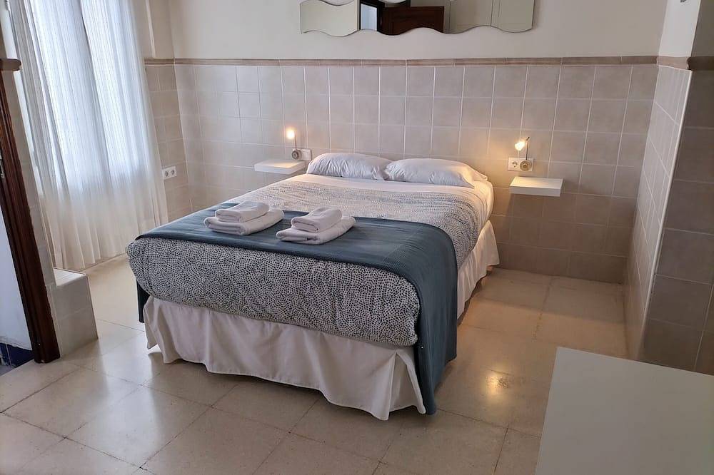 Ganze Wohnung, Typisch andalusischen Patio, charmant, sehr ruhig und hell in Central Seville, Sevilla