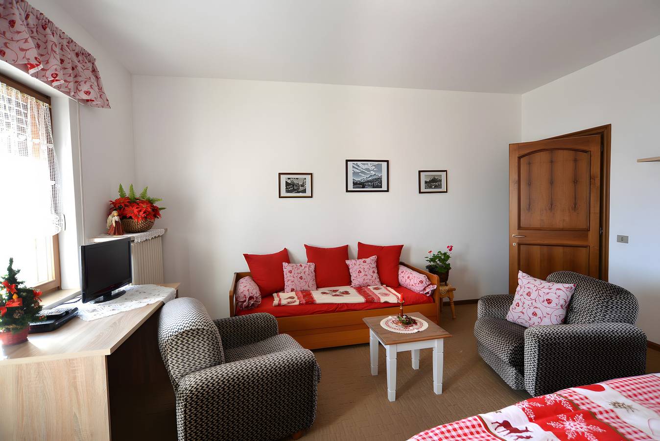 Ganze Wohnung, Ferienhaus 'La Casa di Heidi nelle Dolomiti - 2' mit Bergblick, privatem Garten & Wlan in Pelmostock, Zoppè di Cadore